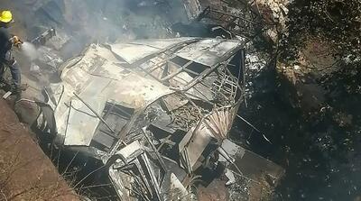 سقوط اتوبوس به دره در آفریقای جنوبی با ۴۵ کشته +عکس هولناک