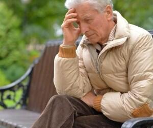 9 علامت نگران کننده درمورد والدین سالمند شما