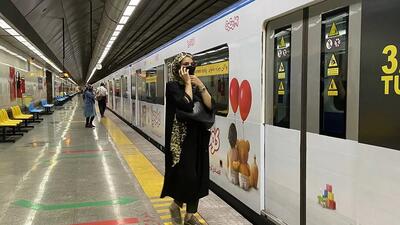 تصویری جنجالی و شوکه‌کننده از درون واگن‌های متروی تهران + عکس