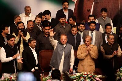 بازی قدرت میان سیاست‌مداران و نظامیان پاکستان؛ در پشت پرده چه می‌گذرد؟