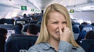 ویدیو / تخلیه اضطراری مسافران به دنبال انتشار بوی بد در هواپیما