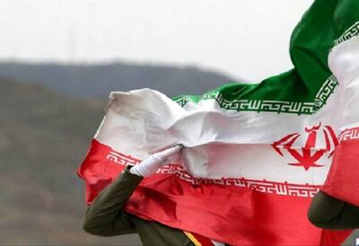 تصاویری زیبا از پرش چتربازان با پرچم ایران