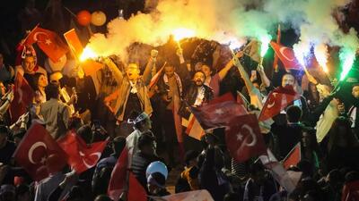فیلم| جشن و پایکوبی در پی شکست اردوغان در انتخابات شهرداری‌ها