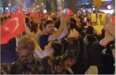(ویدئو) پایکوبی در ترکیه در پی شکست حزب اردوغان