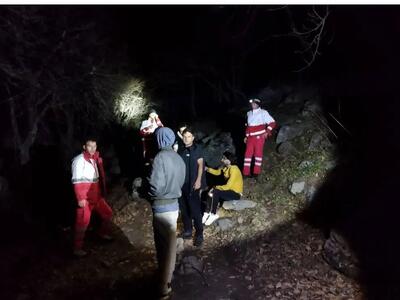نجات موفق ۵ جوان گمشده در ارتفاعات قلعه بابک