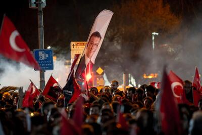 شکست بزرگ حزب حاکم در انتخابات ترکیه؛ پایکوبی مردم در پی شکست یاران اردوغان/ فیلم