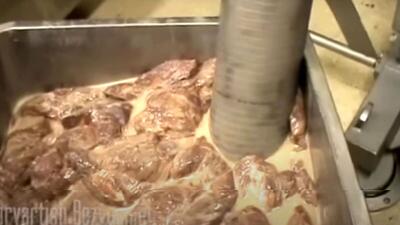 پلمب کارگاه غیرمجاز تولید سوسیس و کالباس در ماهشهر