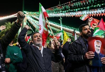 تجمع شبانه مردم تهران در محکومیت ترور سردار زاهدی