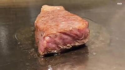 (ویدئو) شام 26 میلیونی در توکیو؛ پخت سه تکه گوشت گاو به سبک سرآشپز مشهور ژاپنی