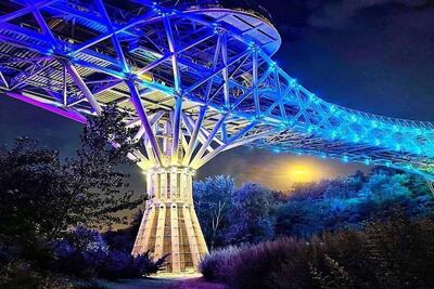 پل طبیعت، امشب آبی می‌شود