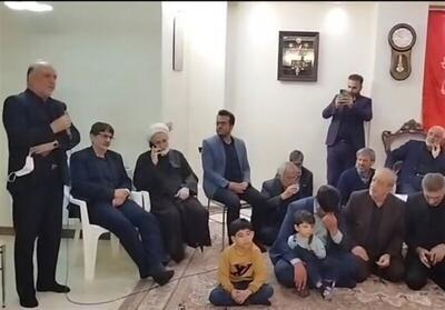 (ویدیو) حضور جمعی از فرماندهان و مسئولان در منزل سردار شهید محمدرضا زاهدی