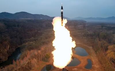 فیلم| رونمایی از موشک جدید کره شمالی با حضور کیم