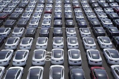 فروش خودروهای تسلا برای اولین‌بار از ۲۰۲۰ با افت سالانه مواجه شد