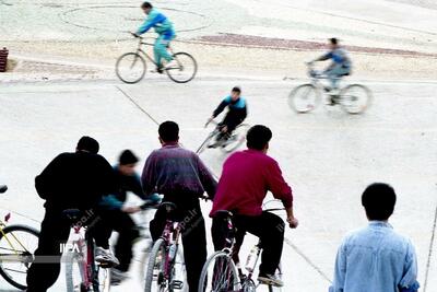 (عکس) سفر به تهران قدیم؛ دوچرخه سواری در چیتگر 29 سال قبل