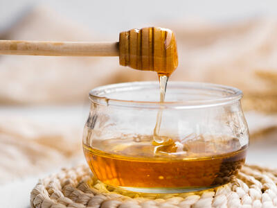 فواید معجزه آسای یک قاشق عسل | خوردن عسل برای کودکان از چه سنی مجاز است ؟