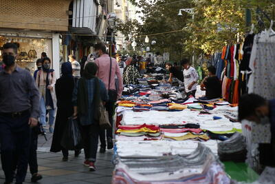 رشد قارچ گونه دستفروشی در تهران | ۲۰ هزار دستفروش در خیابان ها