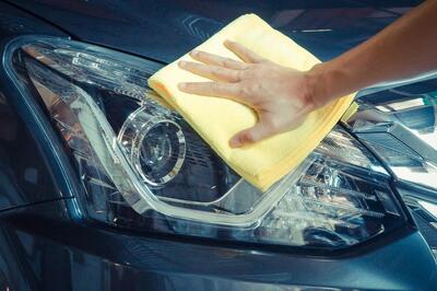 با این روش آسان به راحتی چراغ زرد و مات شده جلو خودرو را شفاف کنید (فیلم)