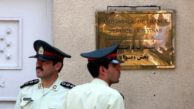 نفری «۵۰۰ یورو» برای وقت ویزا؛ در سفارت فرانسه در تهران چه خبر است؟