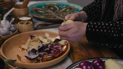 (ویدئو) غذای روستایی در ازبکستان؛ پخت دم گاو توسط یک آشپز مشهور ازبک