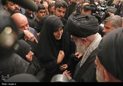 تصاویر: اقامه نماز رهبر انقلاب بر پیکر ۷ شهید راه قدس