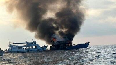 یک کشتی مسافربری آتش گرفت/بیش از ۱۰۰ مسافر طعمه حریق شدند