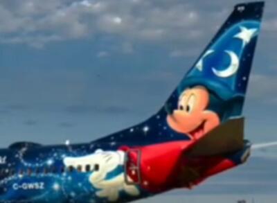 ببینید / رنگ آمیزی جالب هواپیما به سبک شخصیت‌های کارتونی کمپانی والت دیزنی