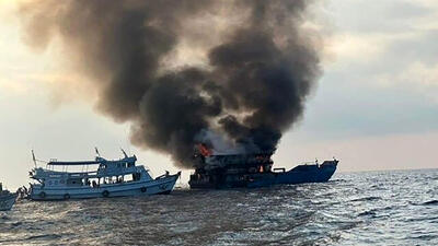کشتی مسافربری تایلندی در آتش سوخت