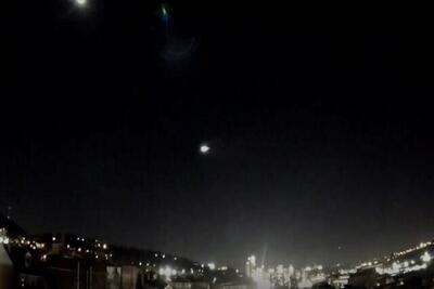 ویدئویی پربازدید از دیده شدن شیء نورانی در آسمان اهواز | رویداد24