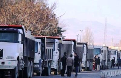 انجمن‌های صنفی کامیونداران: افغانستان با قلدری تردد ناوگان ایرانی را محدود کرده / عمده بار با ناوگان افغان و با کرایه‌های بسیار بالا در حال تردد است
