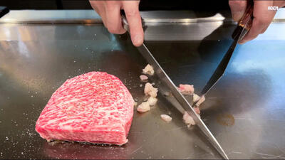 (ویدئو) غذاهای خیابانی در ژاپن؛ پخت متفاوت گران ترین گوشت جهان