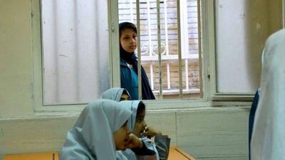 اعتماد: آمارهای رسمی عدد ۴ میلیون بازمانده از تحصیل را نشان می‌دهد/ کلاس‌های درس حتی در تهران کمبود معلم دارند