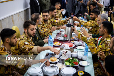 افطاری وزیر دفاع با کارکنان وظیفه