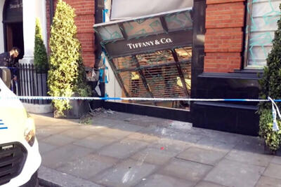 ببینید | تصاویر باورنکردنی از سرقت موفقیت‌آمیز از جواهرفروشی در لندن