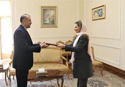 سفیر ایتالیا رونوشت استوارنامه خود را تسلیم وزیر خارجه کرد - تسنیم