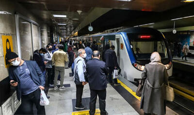 بنری که در متروی تهران توجه همه را جلب کرد