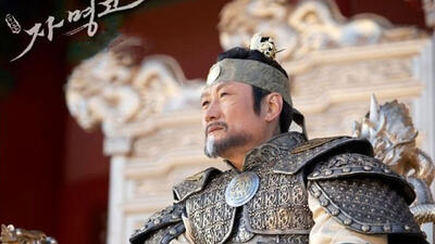 تیپ جذاب بازیگر 70 ساله نقش «امپراتور موهیول» در سریال جومونگ 3/ بدون گریم چقدر فرق داره+عکس