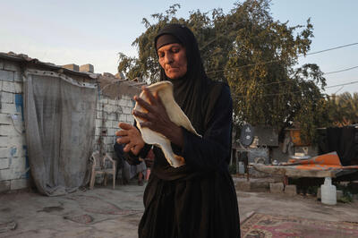 فقر در عراق؛ گزارش رویترز از «زندگی زنی زباله‌گرد» در حومه بغداد + تصاویر | خبرگزاری بین المللی شفقنا