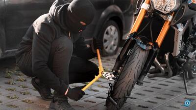 سارق حرفه‌ای موتورسیکلت در محله شوش دستگیر شد