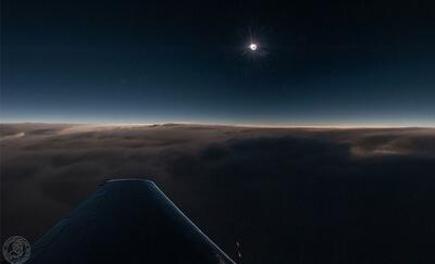 ببینید / تصاویری از خورشید گرفتگی کامل از نمای یک هواپیما