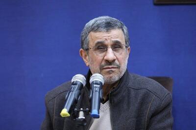 عکسی از محمود احمدی نژاد زیر تابوت حمید بهبهانی، وزیر فوت شده‌اش