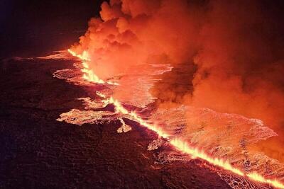 فعالیت آتشفشان در جزیره خالی از سکنه  + فیلم | گدازه‌ها آسمان شب را روشن کردند