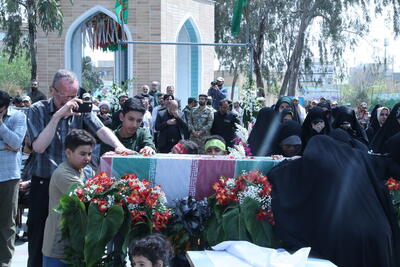 خاکسپاری پیکر یکر شهید در شهرک حضرت فاطمه الزهرا(س)