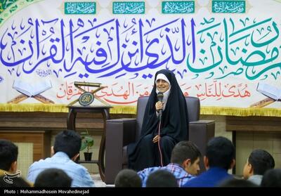 محفل انس با قرآن در دبیرستان ثامن الائمه (ع)- عکس خبری تسنیم | Tasnim