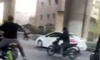 تصاویر هولناک از لحظه زورگیری مسلحانه در اتوبان صدر تهران/اینجا تگزاس نیست ! +ویدئو