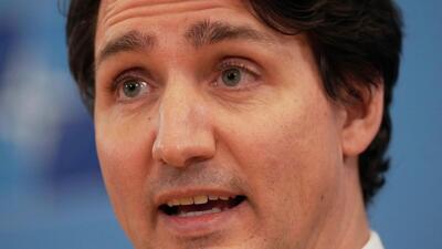 نخست وزیر کانادا زیر بغل الیوت ترودو! (عکس)