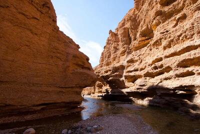 چشمه مرتضی علی طبس ، مکانی زیبا در دل سنگها و صخره ها