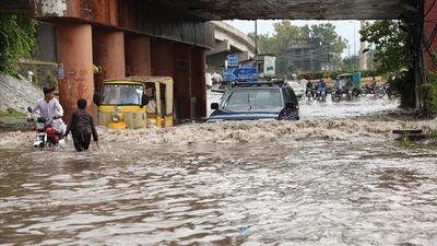 بارندگی‌های شدید باعث سیل در خیابان‌های اردبیل شد (فیلم)
