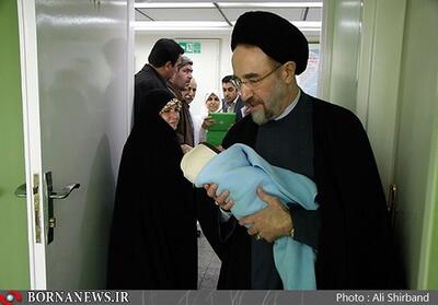 محمد خاتمی در گوش «ایران» اذان گفت