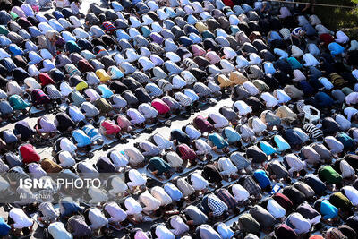 صف اول حاضران در نماز عیدفطر در مصلی تهران+ فیلم
