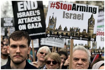 اقدام اعتراض‌آمیز این گروه در حمایت از غزه/وزارت دفاع انگلیس به رنگ خون درآمد